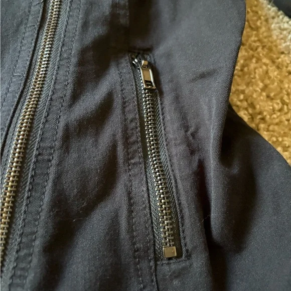 Like new😎Liverpool Women's Black Leather Jacket - Picture 5 of 6